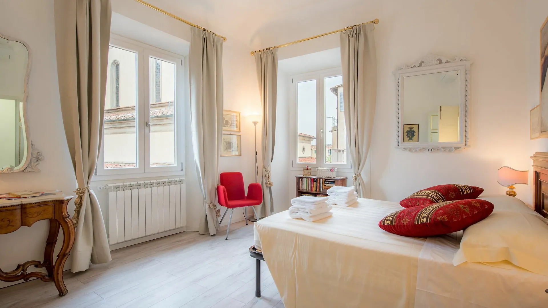Santo Spirito View Apartment Florence